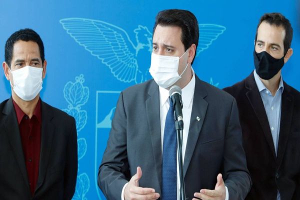 Aulas presenciais da rede estadual podem voltar em novembro, afirma Ratinho Junior