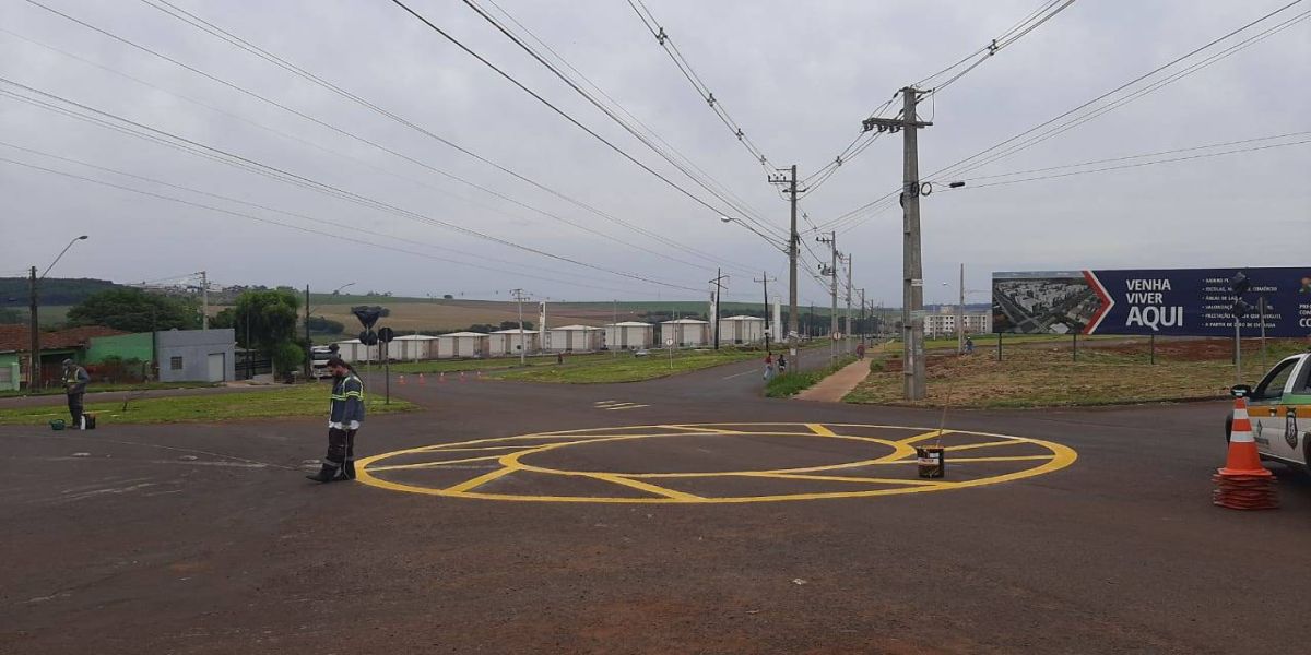 Transitar instala minirrotatória e nova sinalização na Avenida das Torres x Avenida das Pombas