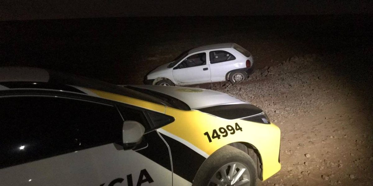PRE Cascavel apreende veiculo com arma de fogo e entorpecentes na PR-180
