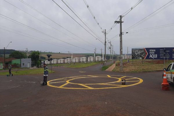 Transitar instala minirrotatória e nova sinalização na Avenida das Torres x Avenida das Pombas