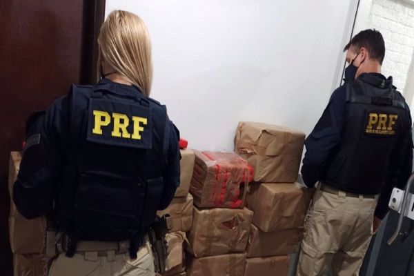 Imagem referente a notícia: PRF apreende mais de 300 quilos de maconha no oeste paranaense