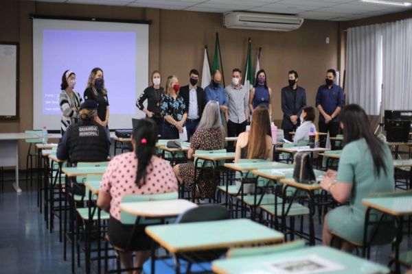 Outubro Rosa: projeto de extensão da Unioeste leva mulheres para realizar mamografia no Huop