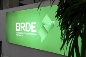 Imagem referente a notícia: Projeto de lei prevê viabilizar operação de R$ 1,5 bilhão no BRDE para infraestrutura resiliente no Sul