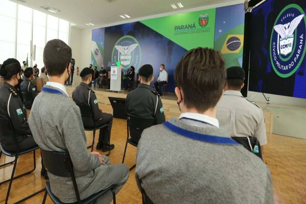 Consulta pública aprova colégio cívico-militar em 176 escolas