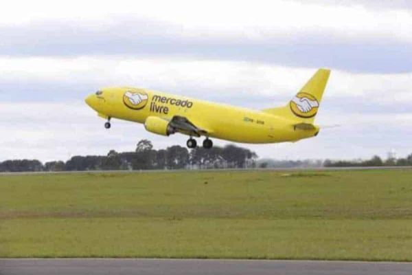 Mercado Livre reduz tempo de entrega com frota própria de aviões no país