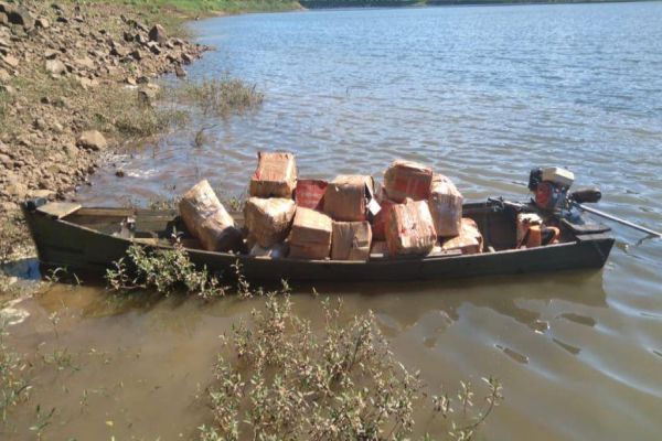 PF apreendem embarcação com azeite importado irregularmente no Rio Iguaçu