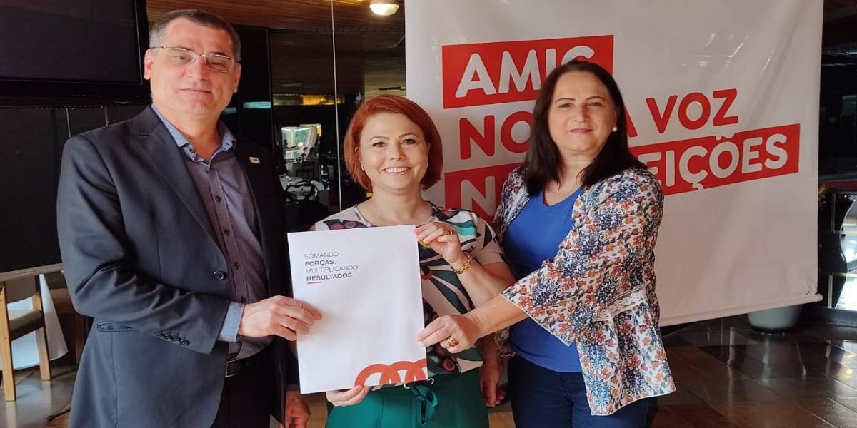 Candidatos recebem carta de reivindicações e sugestões da AMIC