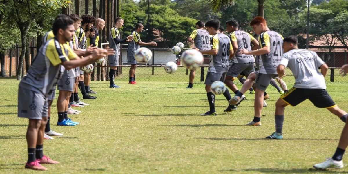 FC Cascavel recebe Ferroviária e busca pela classificação para o mata-mata do Brasileirão Série D