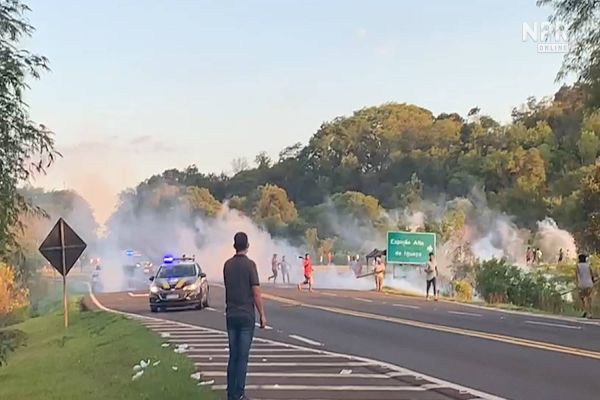 Tensão: Índios pegam viatura da PRF em Nova Laranjeiras