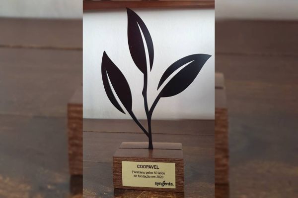 Syngenta homenageia a Coopavel pelos seus 50 anos
