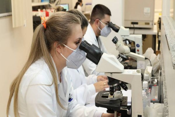 Laboratório Municipal recebe certificação de "excelência" do Prog. Nacional de Controle de Qualidade