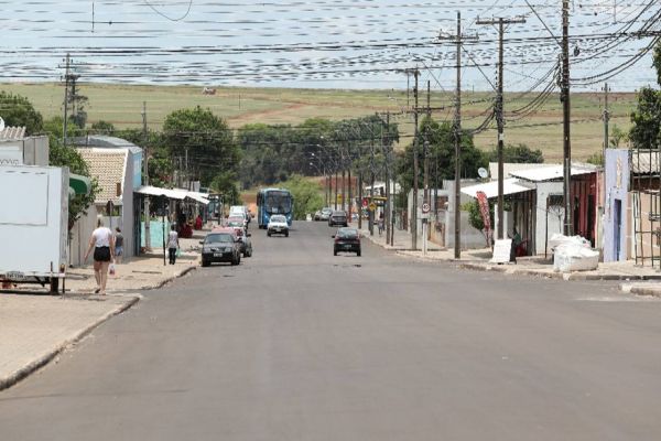 Obras da Avenida Gralha Azul na reta final, Associação de Moradores comemora reurbanização