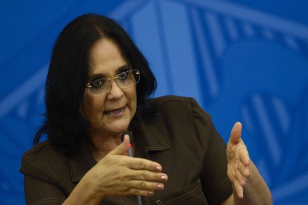 Damares: morte de negro em supermercado causa indignação e revolta