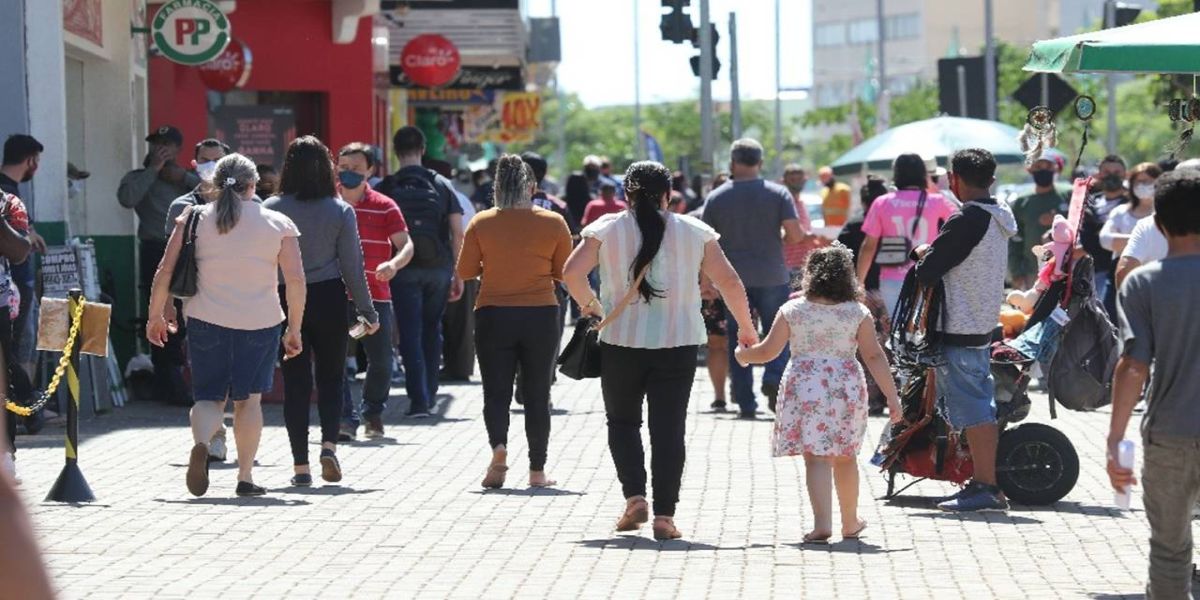 Antecipação do 13º salário fortalece o comércio, diz presidente da Acic