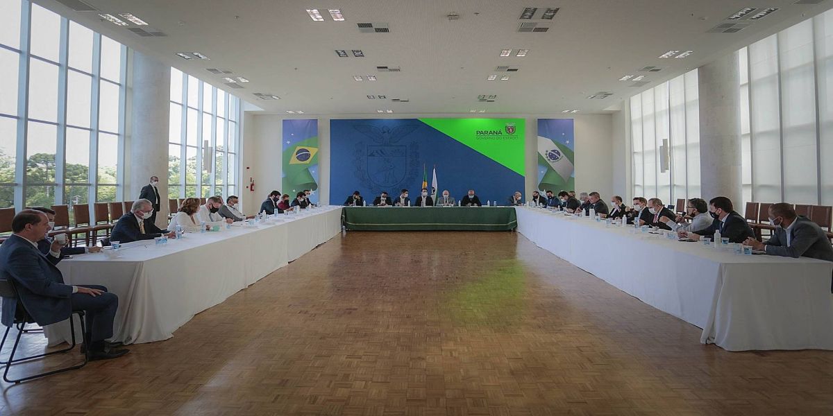 Governo e deputados debatem Orçamento e controle da pandemia