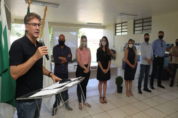 Paranhos assina ordem de serviço para reforma da Escola Nicanor Schumacher