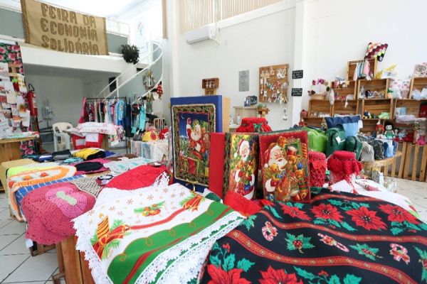 Decore sua casa no clima do Natal com os produtos artesanais da Economia Solidária