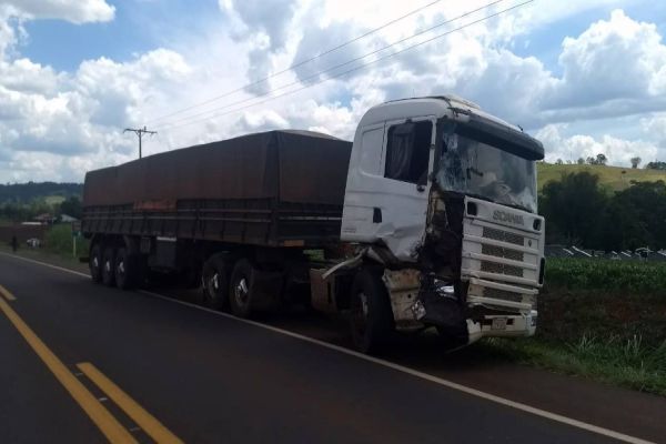 Acidente envolvendo dois caminhões deixa uma vítima fatal na BR 163 em Capanema