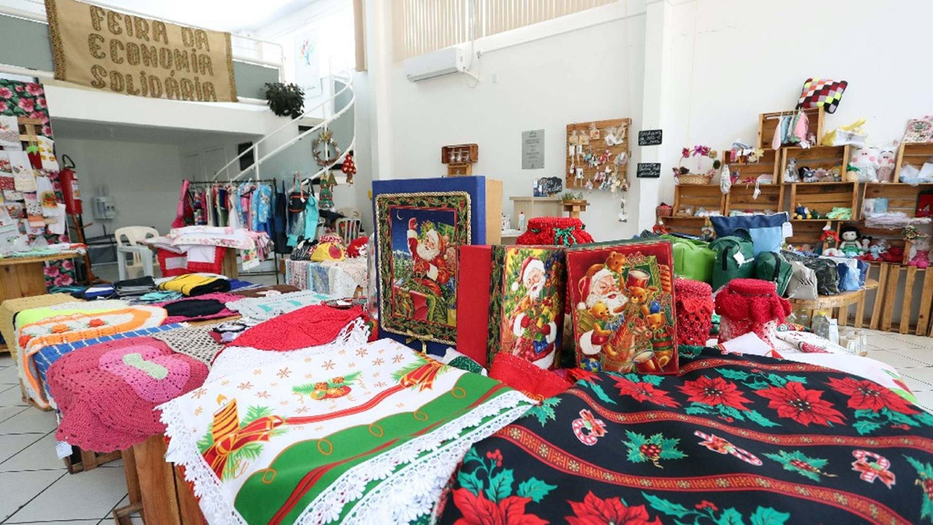 Decore sua casa no clima do Natal com os produtos artesanais da Economia Solidária