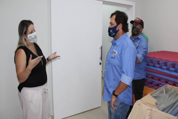 Clínica Escola para Autistas de Cascavel recebe deputado ciclista