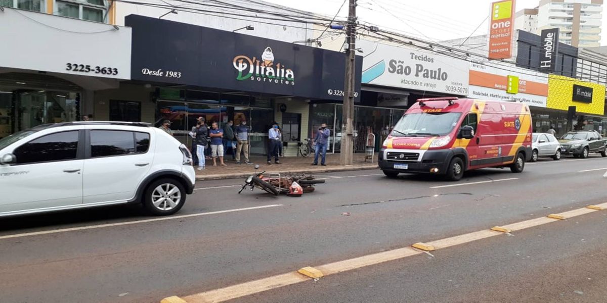 Motociclista fica ferido após colisão de trânsito no Centro de Cascavel