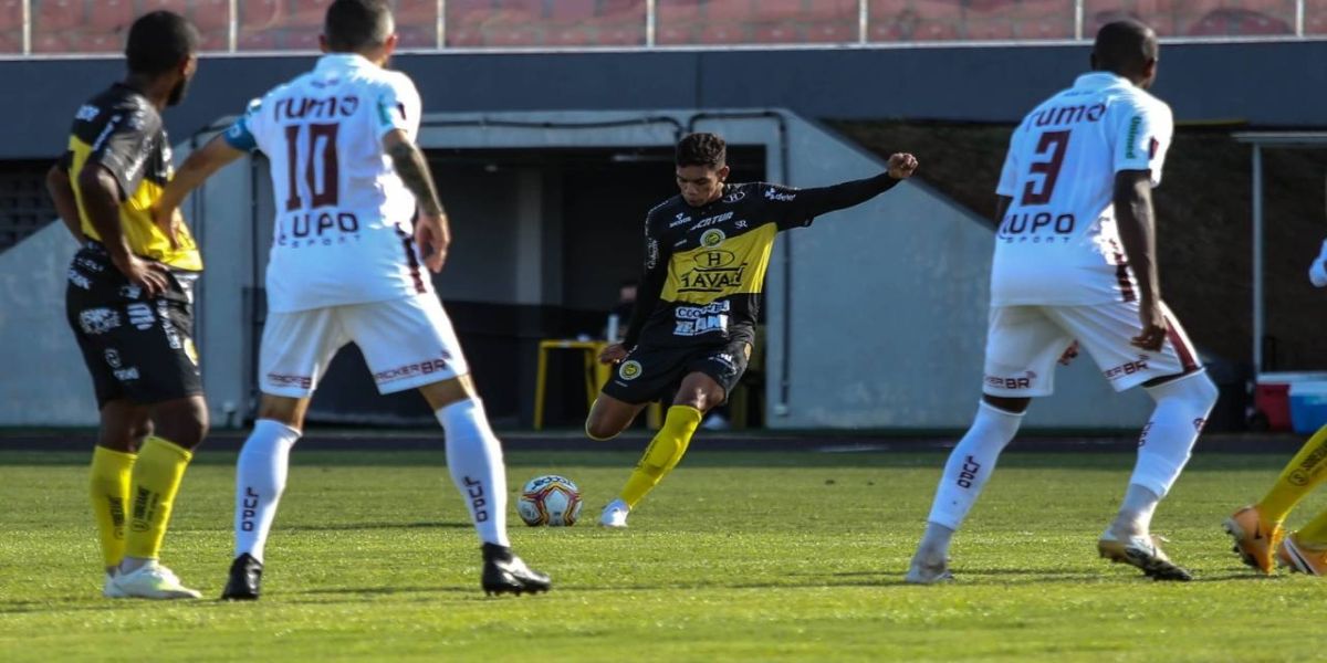 Joia do FC Cascavel, Paulo Baya já marcou quatro gols de bola parada e dois de fora da área