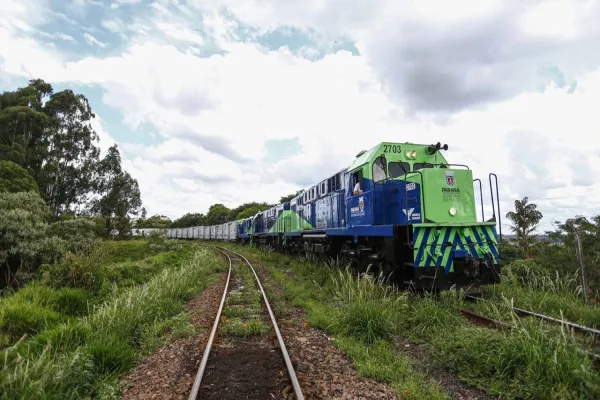 Foto relacionada a notícia: Movimentação de cargas pela Ferroeste cresce 34%, com novo recorde