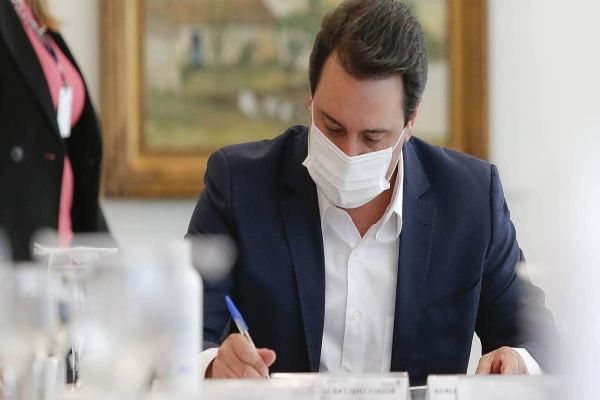 Governador Ratinho Jr. decreta "toque de recolher" por 15 dias para conter aumento de contágios