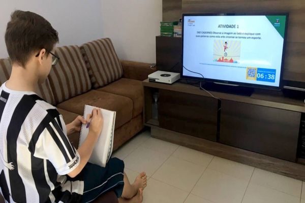 Programa intensifica aprendizagem para alunos da rede estadual