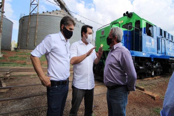Paranhos prestigia apresentação de novas locomotivas na Ferroeste e enaltece parcerias
