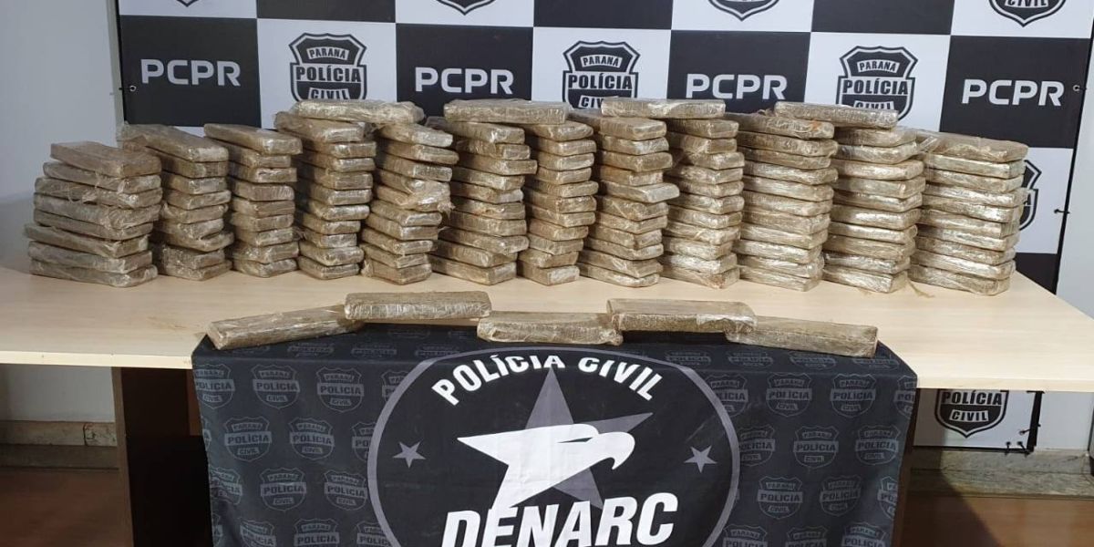 Homem foge, bate veículo e é preso com 100kg de maconha