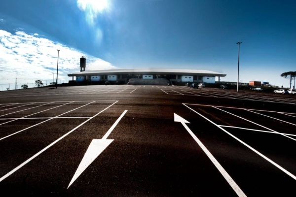 Aeroporto: Transitar orienta proprietários a retirarem veículos estacionados na antiga estrutura