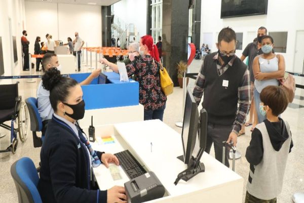 Voluntários participam de voo 'fake' no novo terminal de passageiros de Cascavel