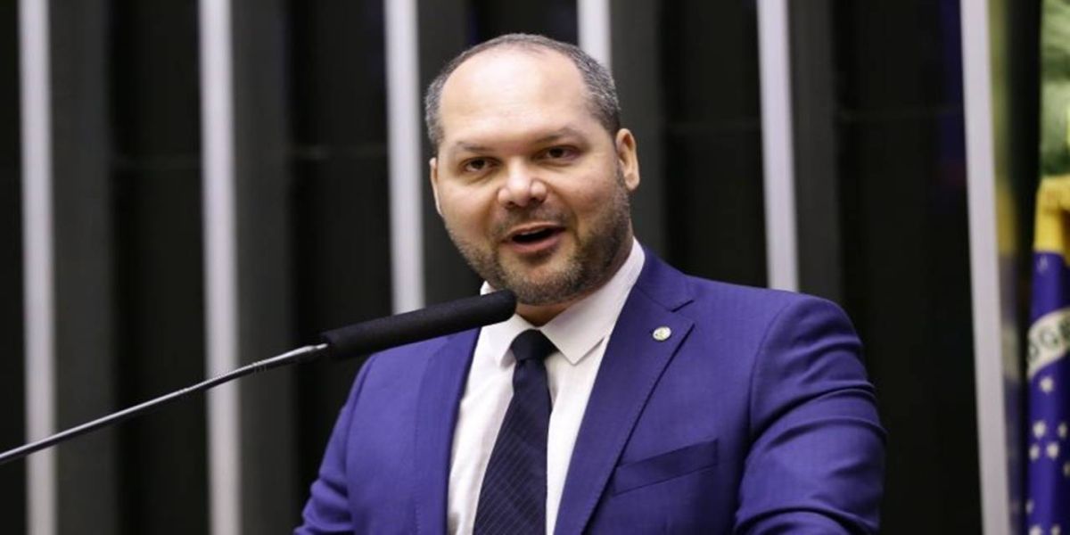 Proposta proíbe vacinação obrigatória contra a Covid-19 no País