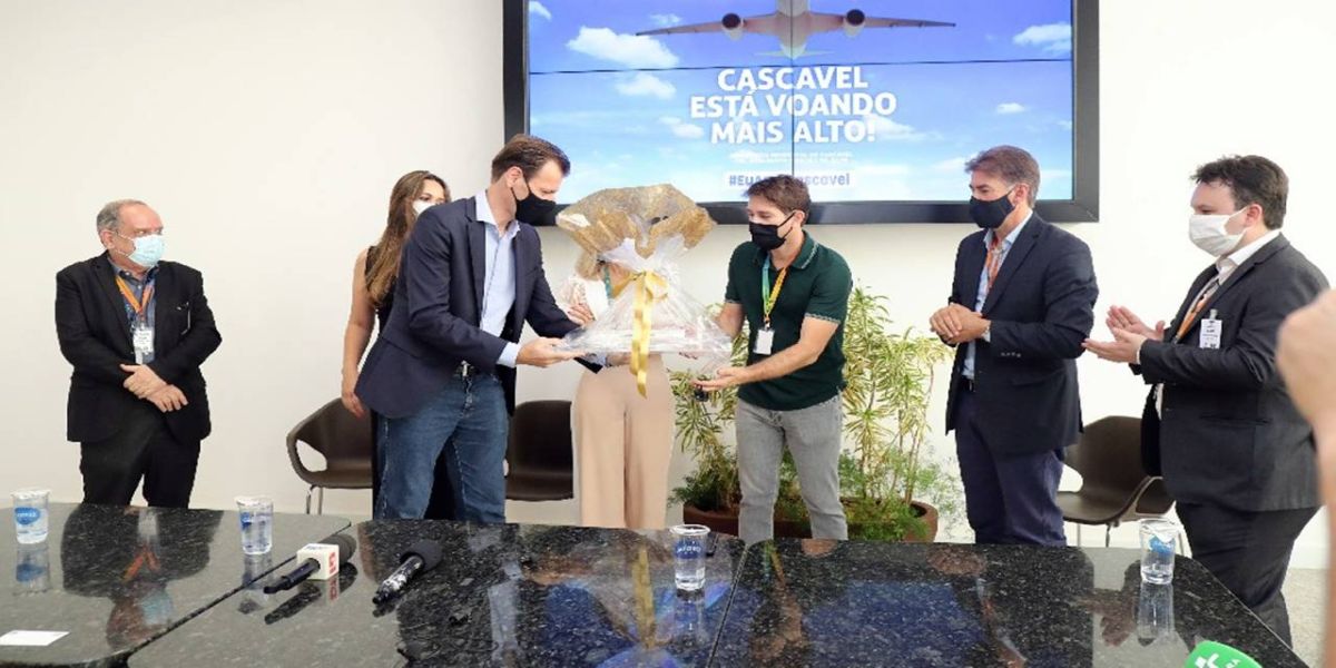 Engenheiro responsável pelas obras do aeroporto é homenageado
