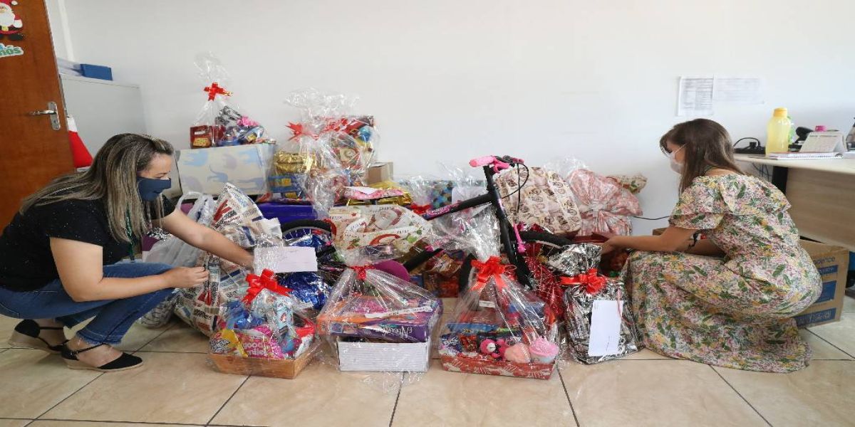 Cascavelenses se tornam Papais Noéis e garantem presentes de mais de 500 crianças