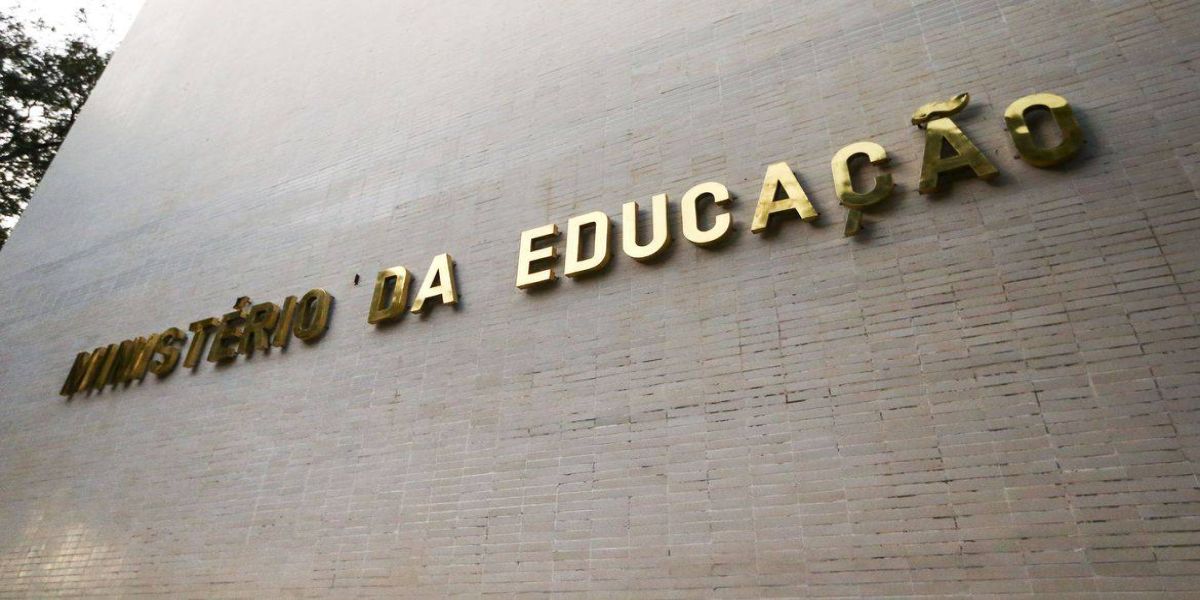 MEC muda para 1º de março aulas presenciais nas universidades federais