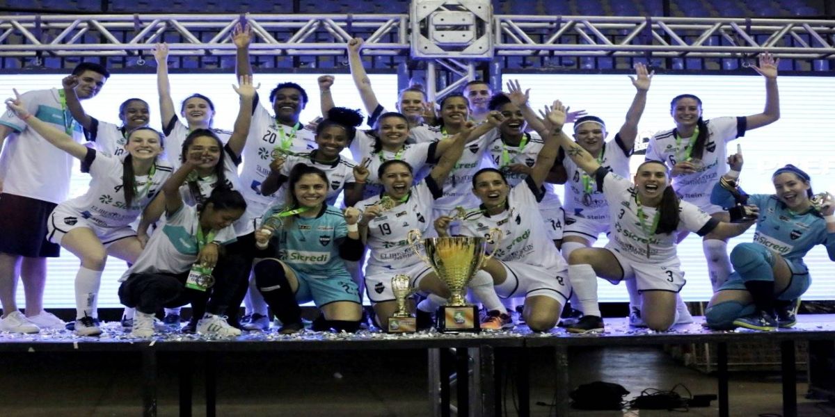 Câmara reconhece atuação vitoriosa da equipe feminina de futsal