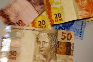 Imagem referente à notícia: CMN amplia em R$ 1 bi limite para crédito a estados e municípios