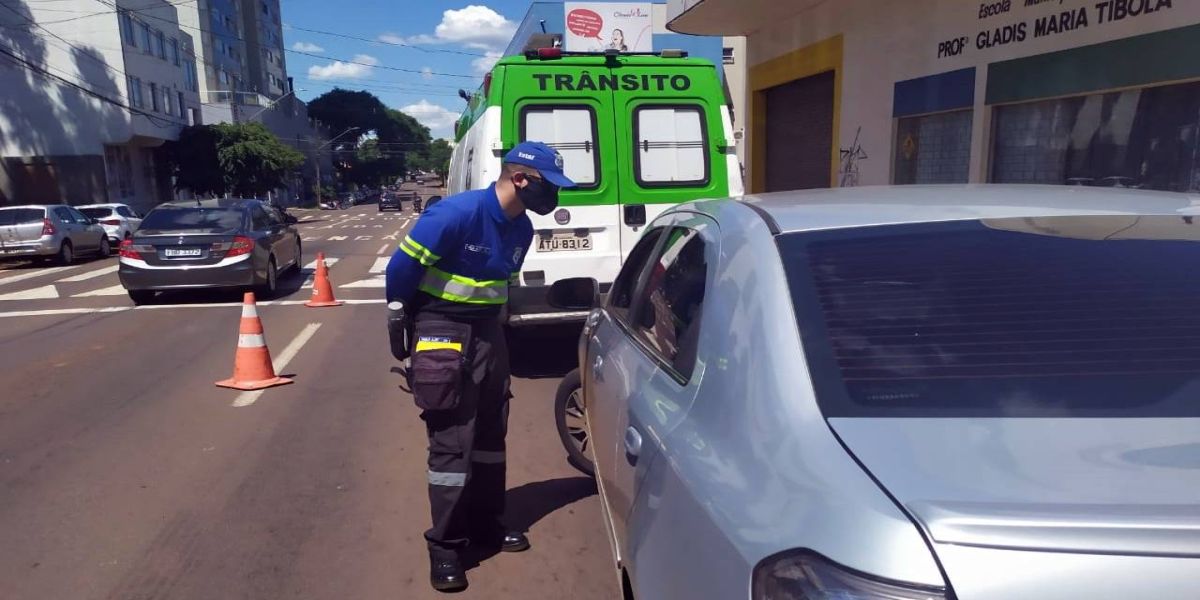 Abordagem educativa na Rua Erechim pede a mudança de atitudes para maior segurança no trânsito