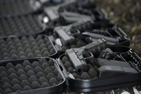 Governo zera alíquota de imposto de importação de revólver e pistola