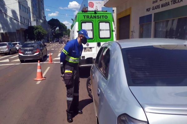 Abordagem educativa na Rua Erechim pede a mudança de atitudes para maior segurança no trânsito