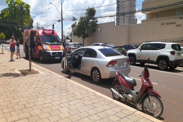 Colisão de trânsito é registrado na Rua Antonina