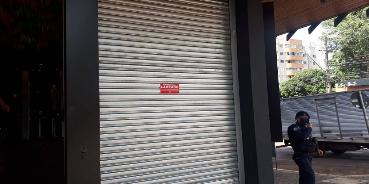 Fiscalização: Setor de Alvará da Prefeitura lacra bares por descumprimento dos protocolos da Covid