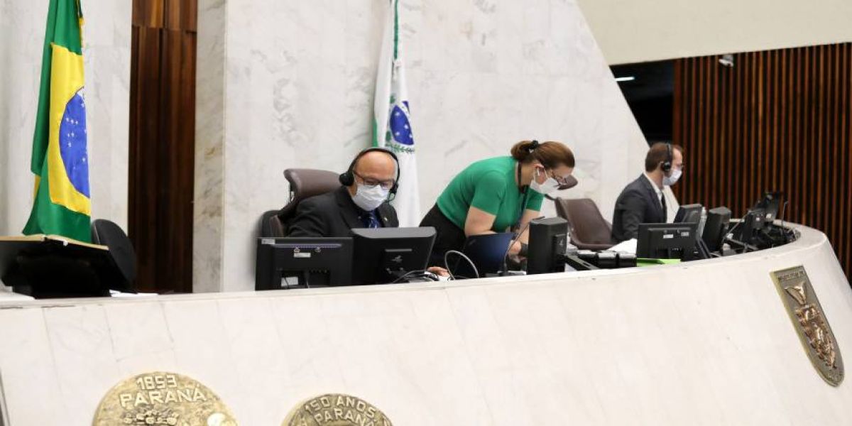 Deputados aprovam reajuste ao salário mínimo regional do Paraná
