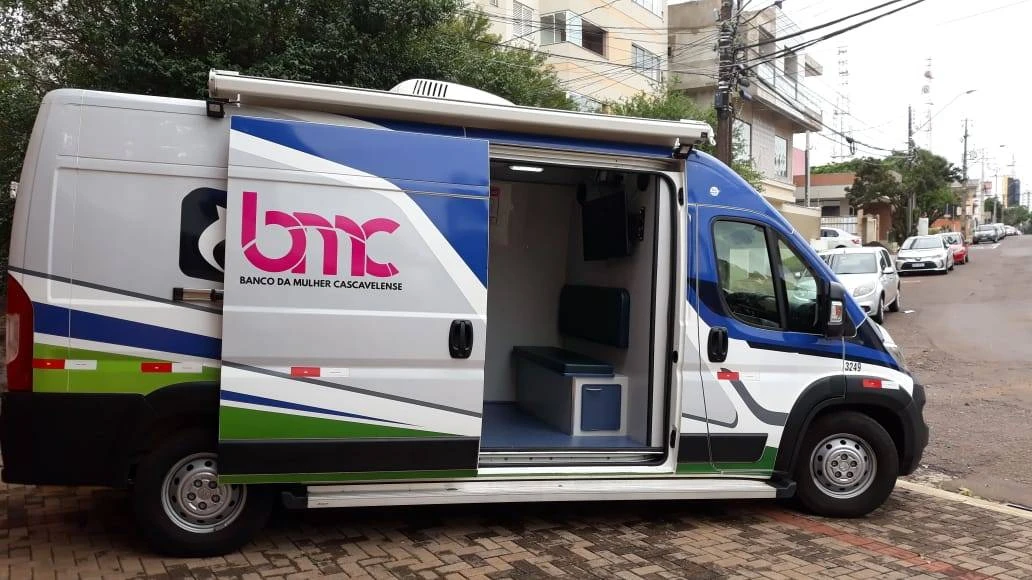 Foto relacionada a notícia: Banco da Mulher: mulheres podem solicitar crédito em frente a AMIC Paraná