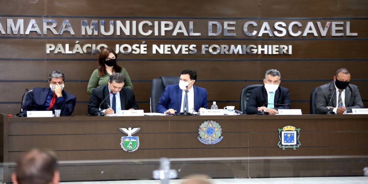 Aprovado projeto que fixa valor dos subsídios do prefeito, vice e secretários