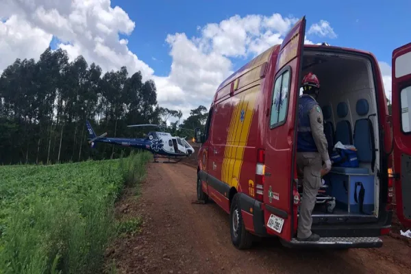 Foto relacionada a notícia: Helicóptero do Consamu realiza transferência de homem de 28 anos de Marechal à Toledo