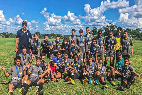 Escolinha de futebol do FC Cascavel é campeã em duas categorias na I Copa Cidade
