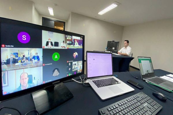 Nova Ferroeste é tema de encontro entre governadores e ministérios